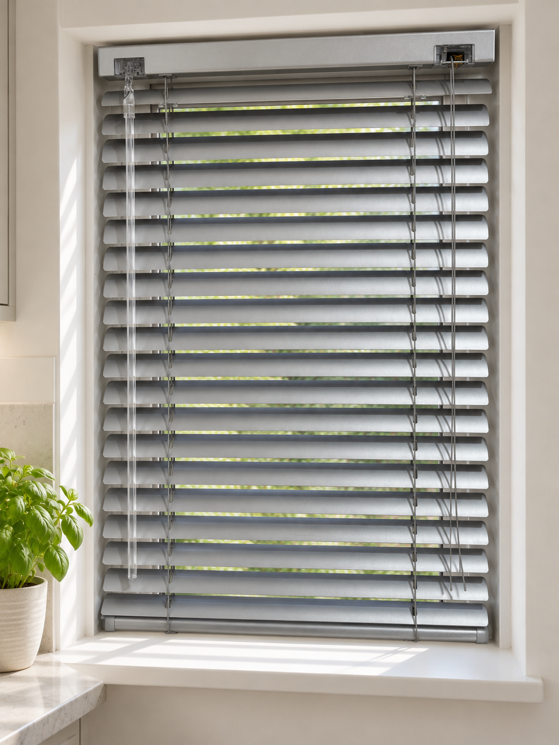 Grey aluminium Venetian blind